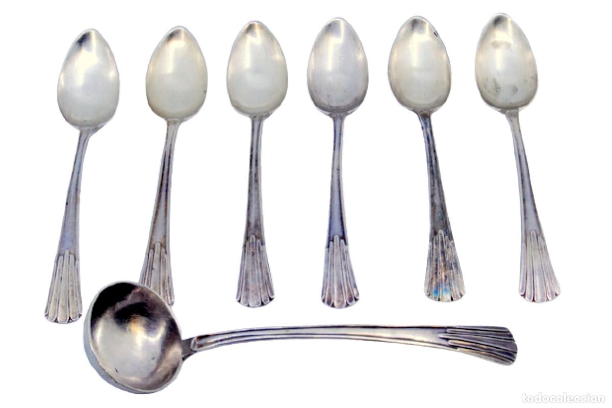Antiques: Juego de 6 cucharillas de t&eacute; y cuchara medidora de az&uacute;car, en color plata.