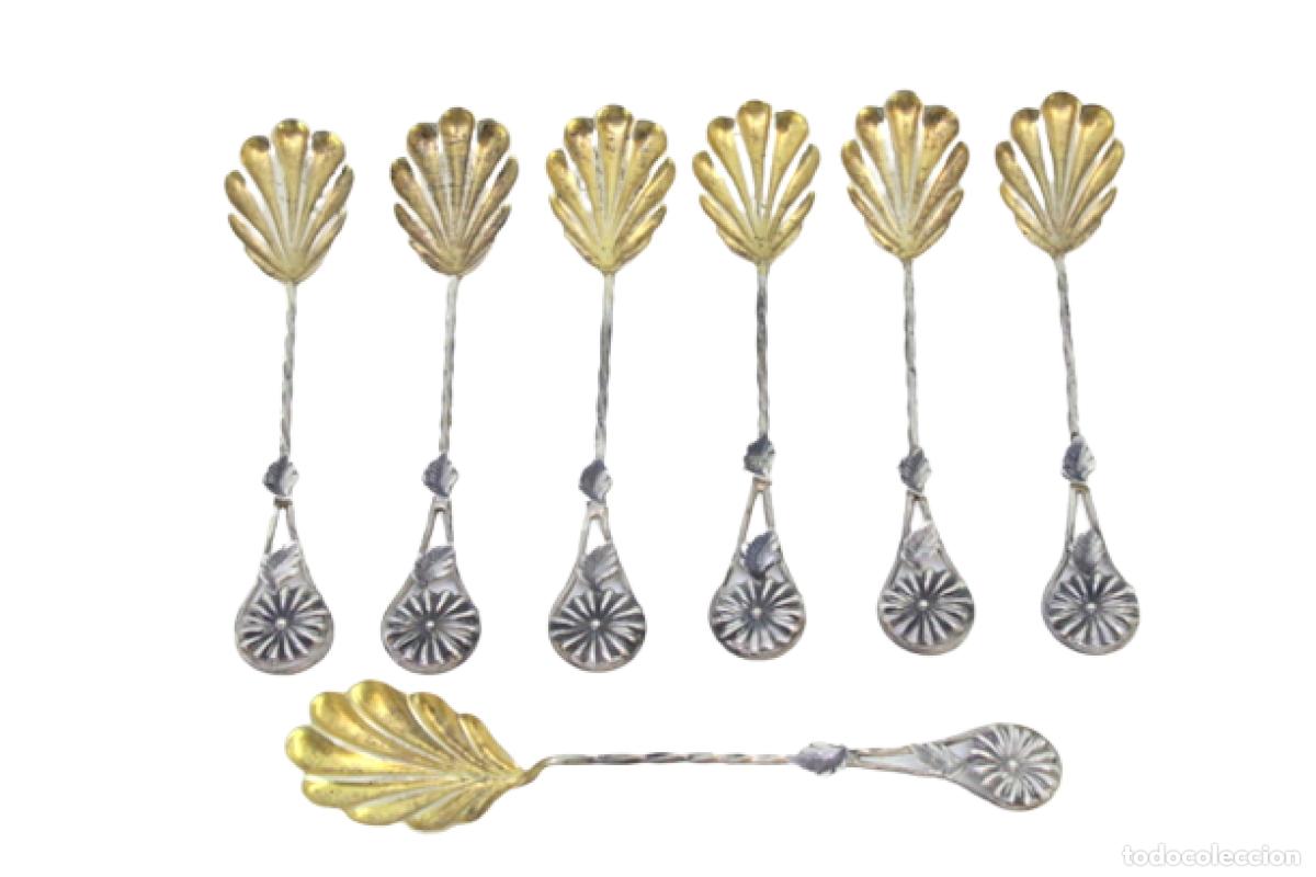 Antig&uuml;edades: Juego de 6 cucharillas de t&eacute; y cuchara medidora de az&uacute;car, en plata ba&ntilde;ada en oro.