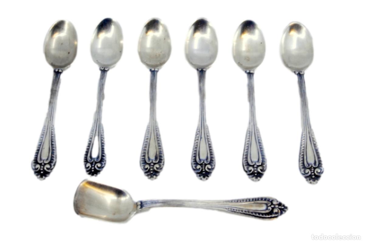 Oggetti Antichi: Juego de 6 cucharillas de caf&eacute; y cuchara para az&uacute;car, en color plata.