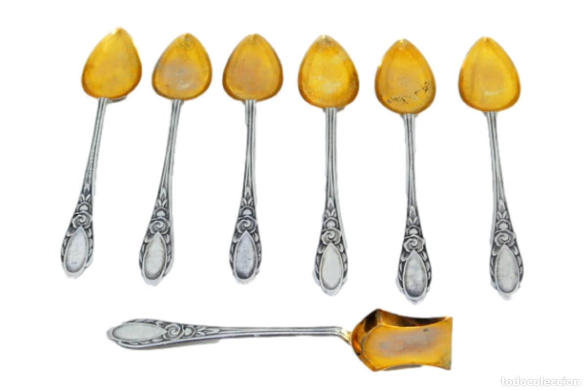 Antiquit&eacute;s: Juego de 6 cucharillas de caf&eacute; y cuchara para az&uacute;car, en color plata.