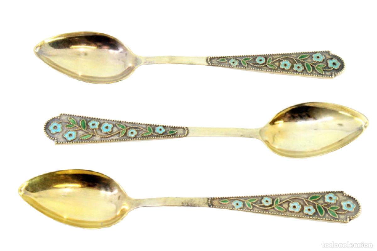 Antig&uuml;edades: Juego de 3 cucharillas de plata ba&ntilde;adas en oro.