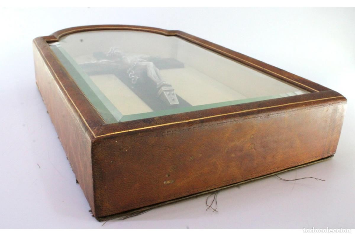 Antig&uuml;edades: Crucifijo de plata con caja de madera. - Foto 4