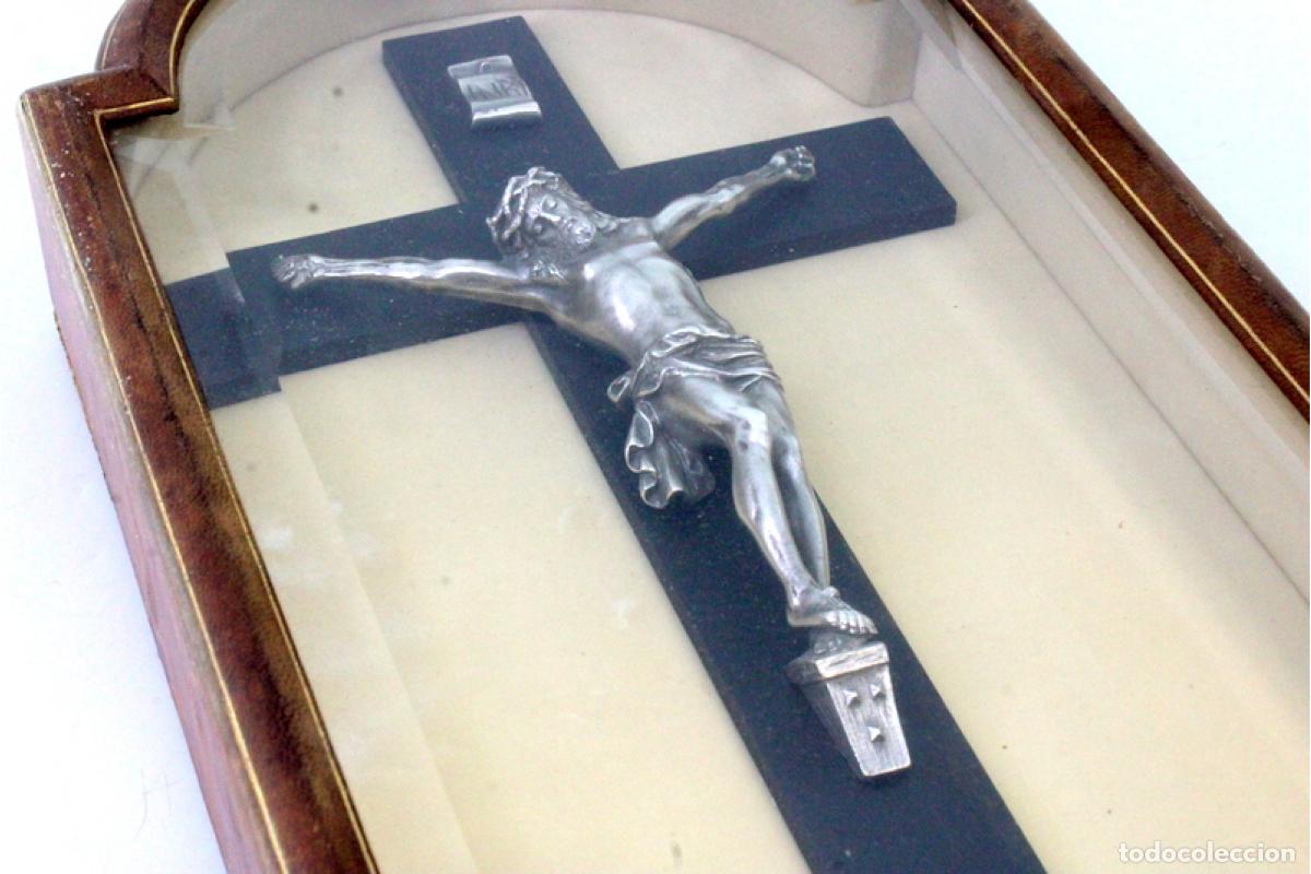Antig&uuml;edades: Crucifijo de plata con caja de madera. - Foto 6