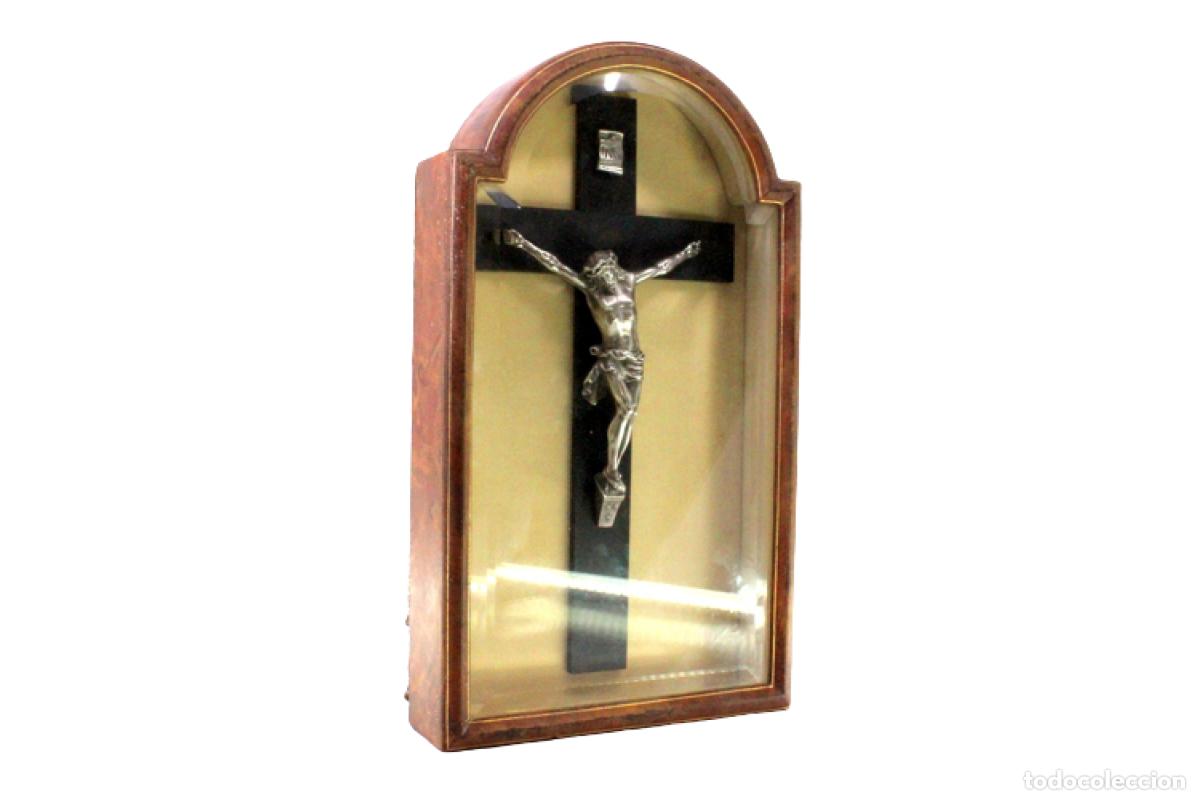 Antig&uuml;edades: Crucifijo de plata con caja de madera. - Foto 1