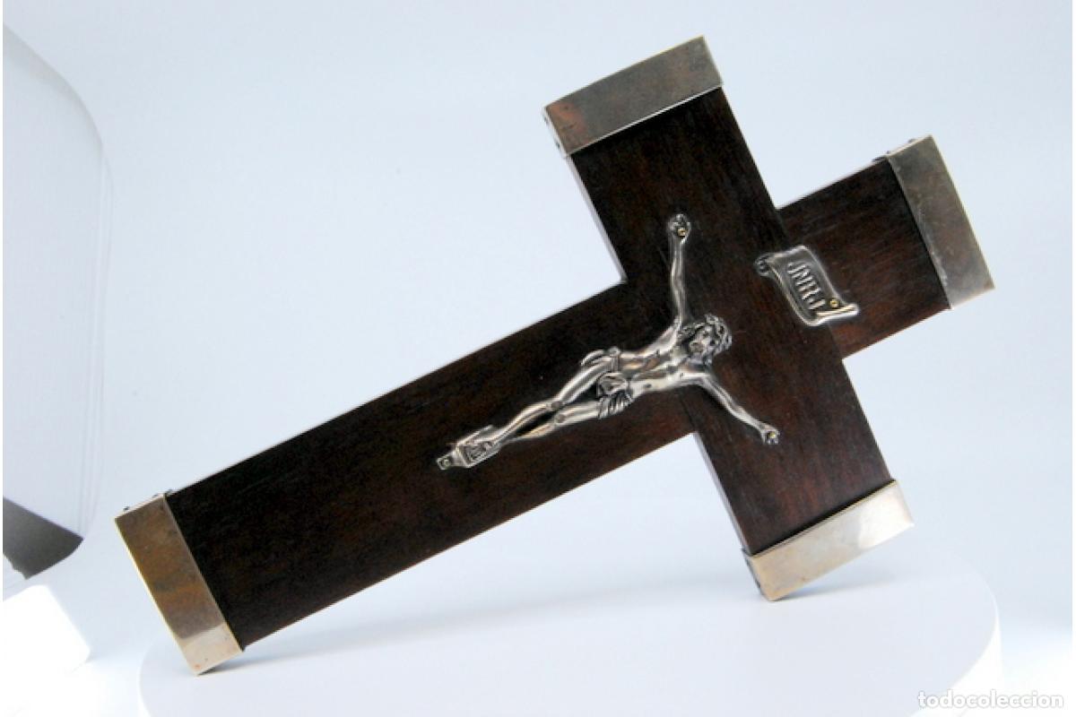 Antig&uuml;edades: Crucifijo de madera y plata - Foto 2