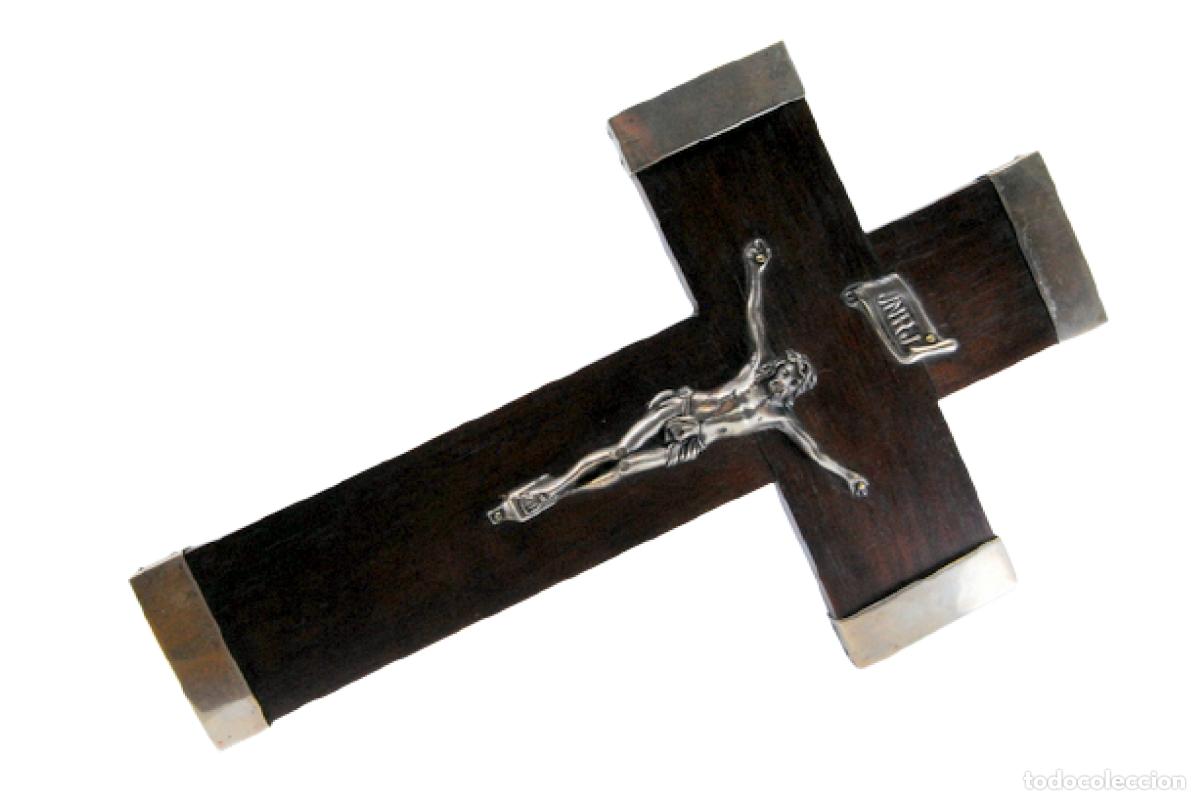 Antig&uuml;edades: Crucifijo de madera y plata - Foto 1
