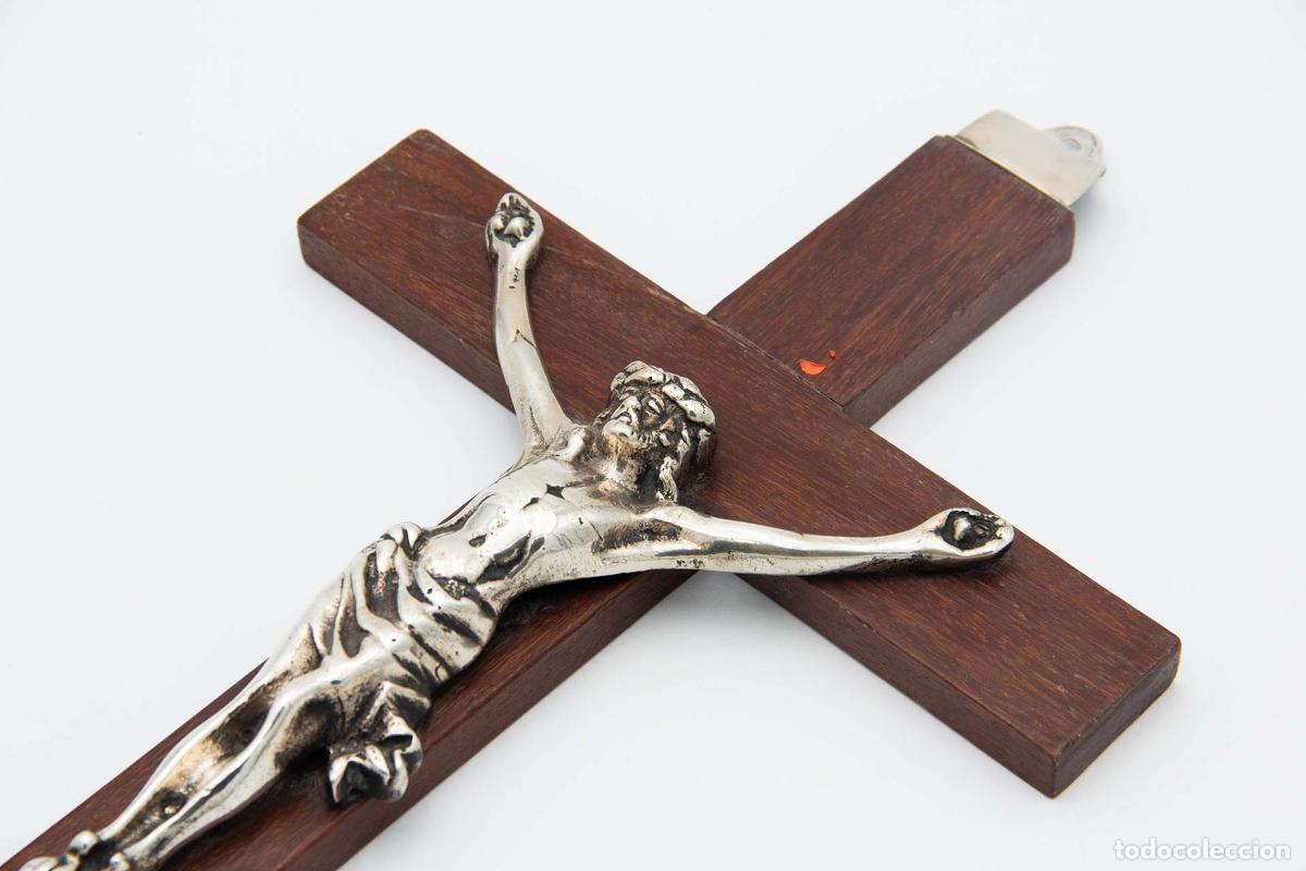 Antig&uuml;edades: Crucifijo de madera y plata - Foto 2