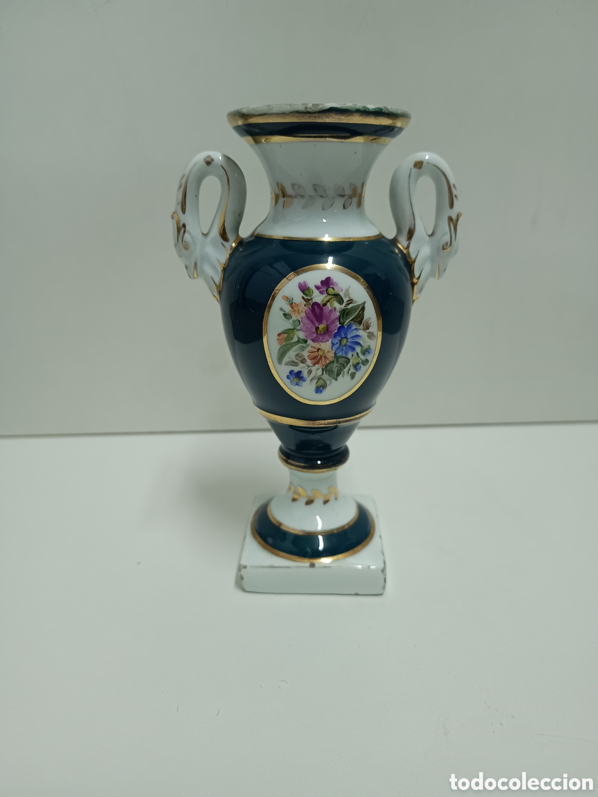 Antig&uuml;edades: JARR&Oacute;N DE PORCELANA ESMALTADA Y VIDRIADA IMPERIO MOTIVOS FLORALES - FIRMA EN LA BASE - 17cm