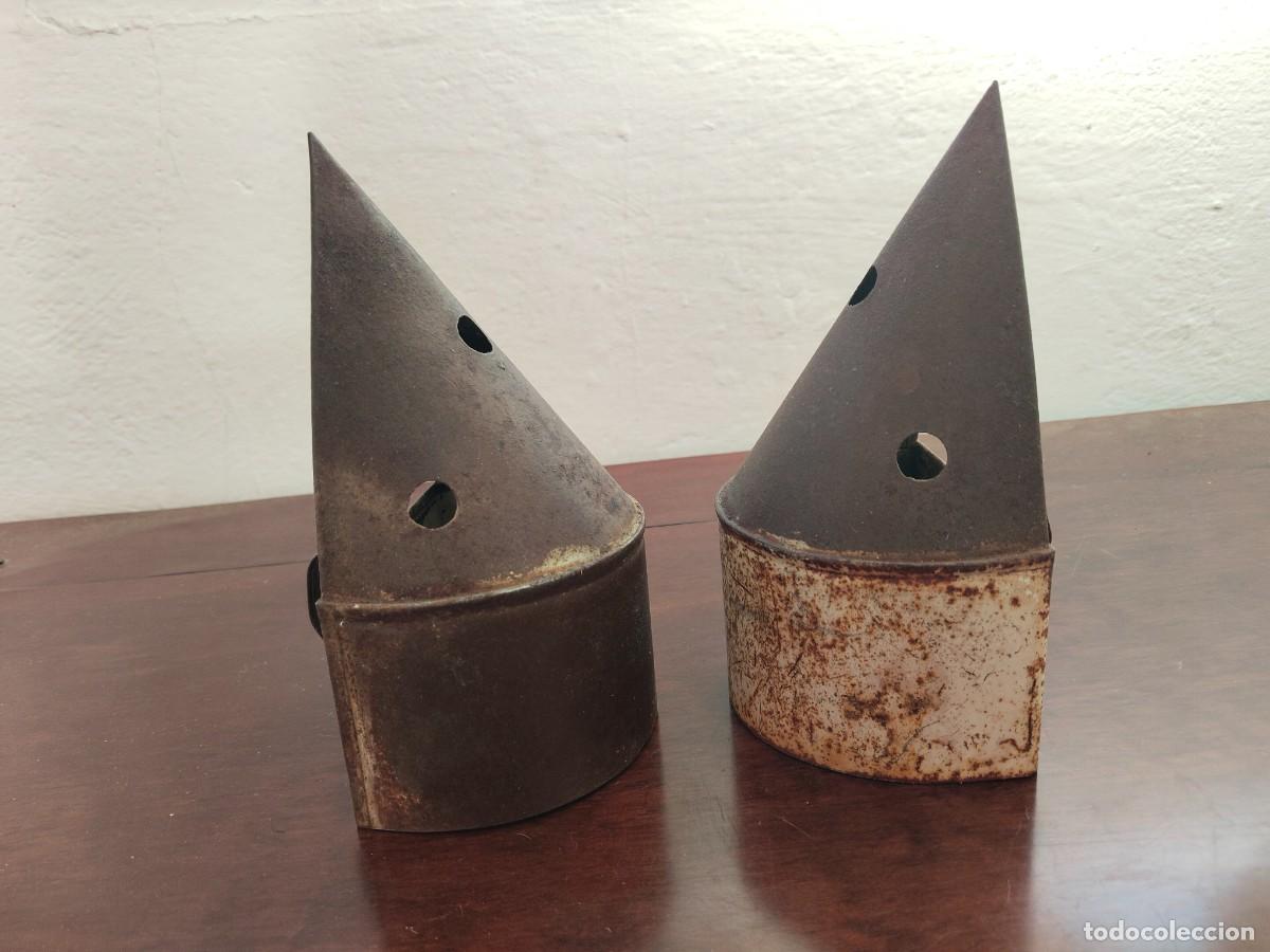 Antiques: pareja de comederos de hojalata artesanales para perdig&oacute;n.