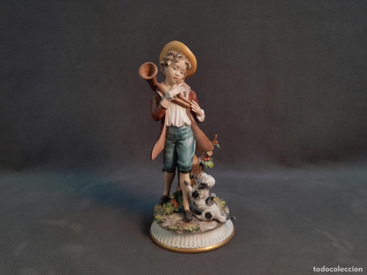 Antiques: FIGURA DE PORCELANA POL&Iacute;CROMA.JOVEN M&Uacute;SICO.DISE&Ntilde;O DE SALVADOR DAL&Iacute;.CAPODIMONTE.ITALIA.SIGLO XX.