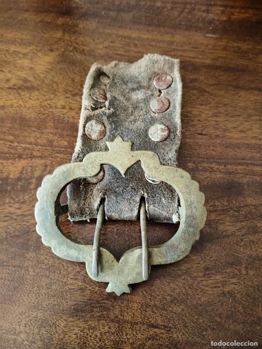 Antig&uuml;edades: Antigua Hebilla en lat&oacute;n bronce para Bestias. Ver.