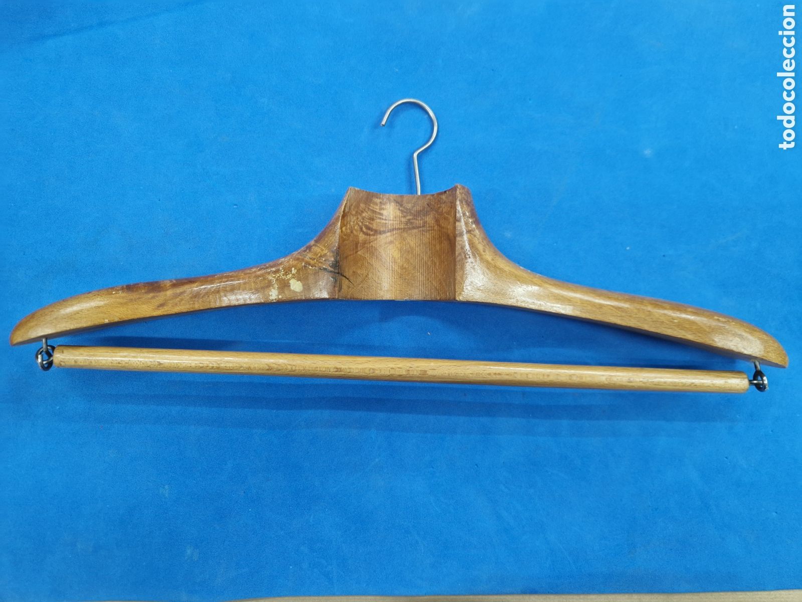 Antig&uuml;edades: Percha traje de chaqueta , antigua , madera de mobila