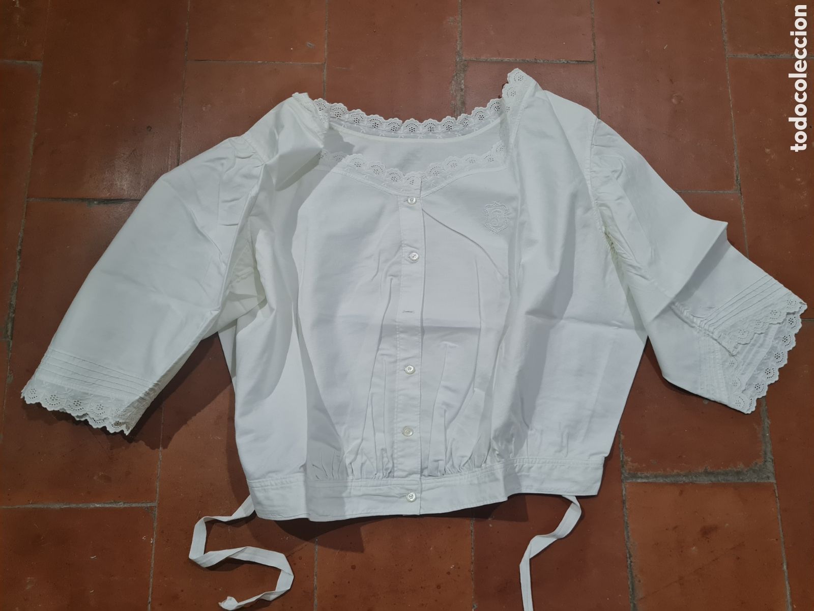 Antig&uuml;edades: Antigua blusa con puntillas