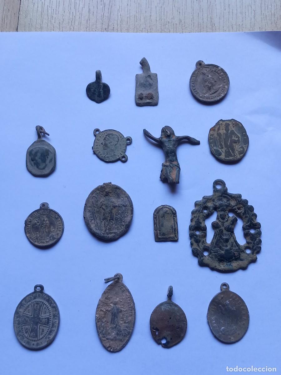 Antiquit&auml;ten: Extraordinario lote de 15 medallas. 14 religiosas y una de 1 de Alfonso XIII