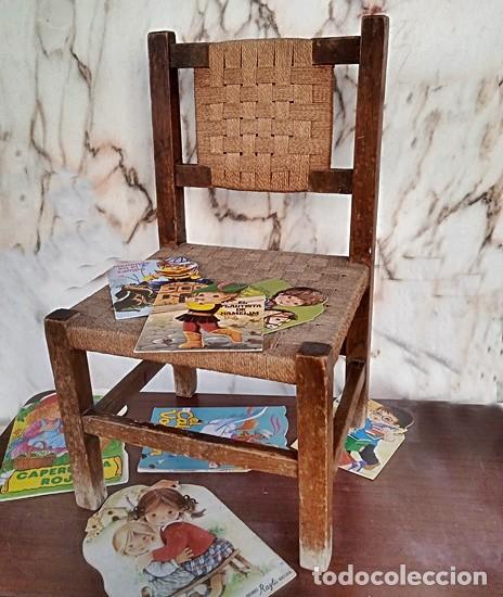 Antig&uuml;edades: Silla peque&ntilde;a antigua de enea de madera