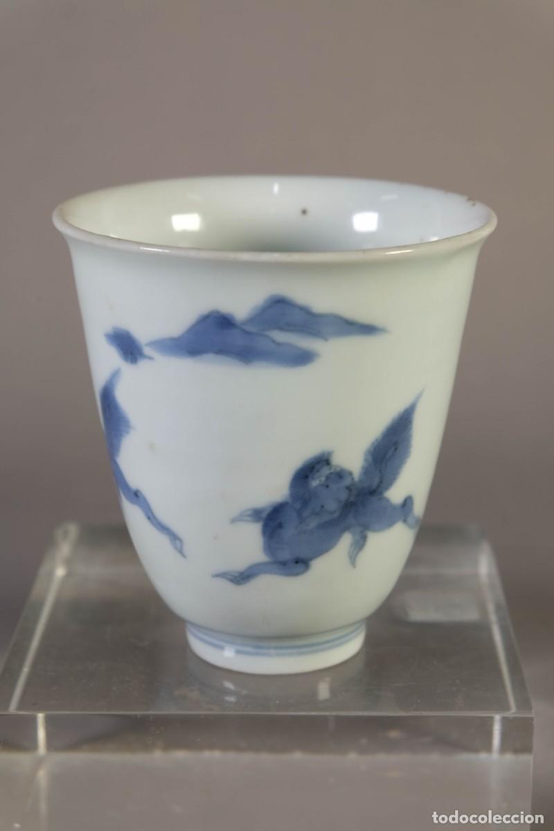 Antig&uuml;edades: ANTIGUO VASO CHINO EN PORCELANA BLANCA Y AZUL PINTADO A MANO SIGLO XVIII