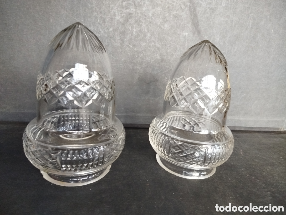 Antig&uuml;edades: PAREJA DE ANTIGUAS TULIPAS DE CRISTAL TALLADO