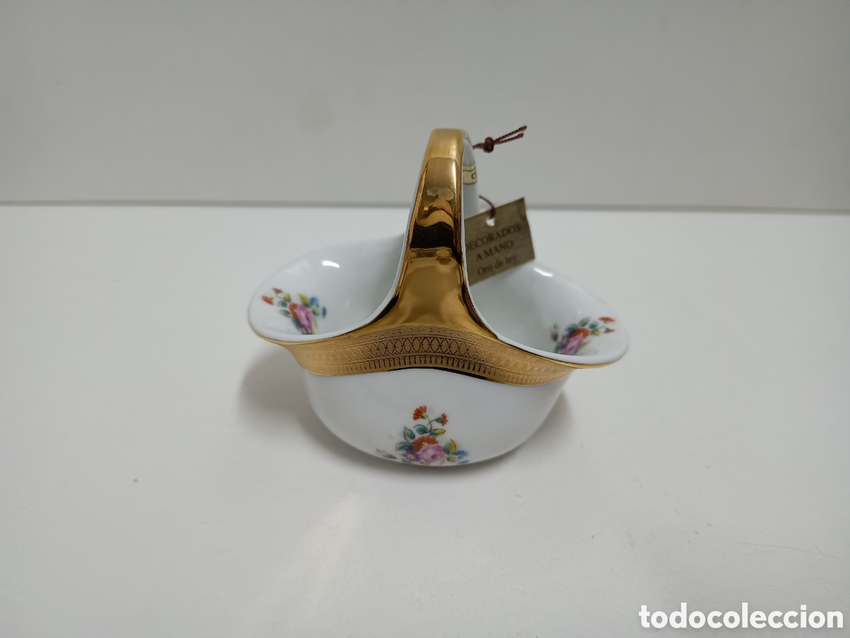 Antiques: CESTA FRUTERO MINIATURA DE FINA PORCELANA CON FILO EN ORO Y MOTIVOS FLORALES PINTADOS A MANO