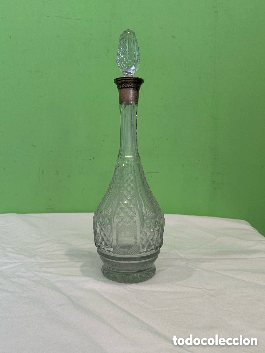 Oggetti Antichi: licorera de cristal de estilo vintage y plata dise&ntilde;ada para almacenar y servir bebidas