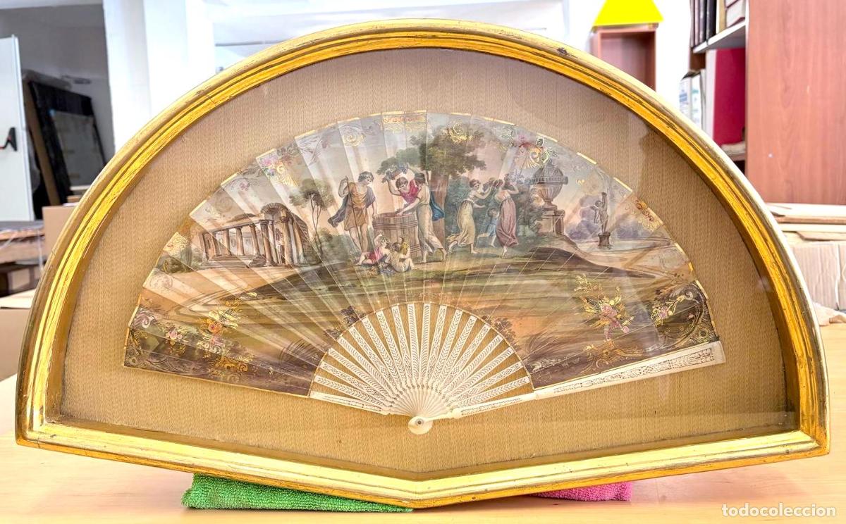 Antig&uuml;edades: ABANICO ISABELINO CON ESCENA GALANTE EN ABANIQUERA. ESPA&Ntilde;A O FRANCIA, SIGLO XIX.