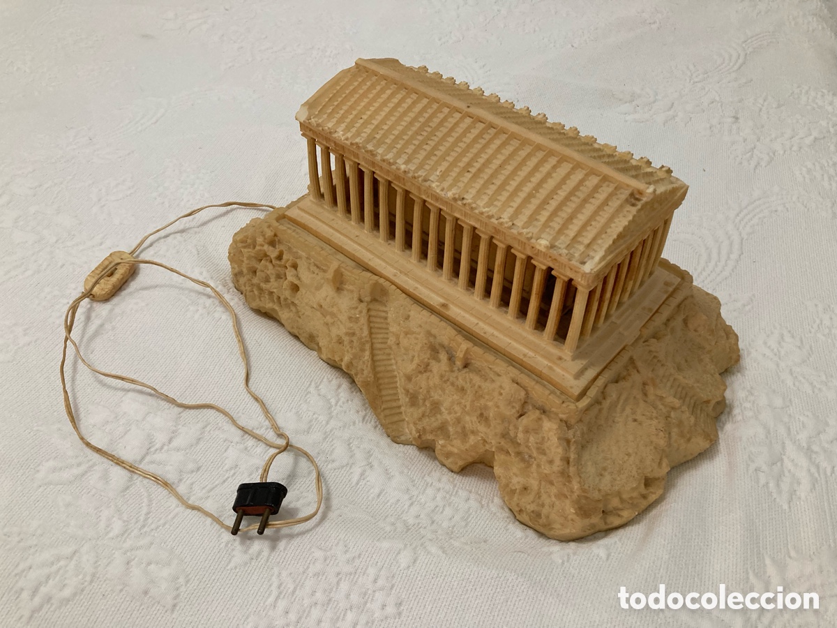 Antig&uuml;edades: Partenon de Atenas de resina. Miniatura, 1960. Mucho detalle. Se ilumina.