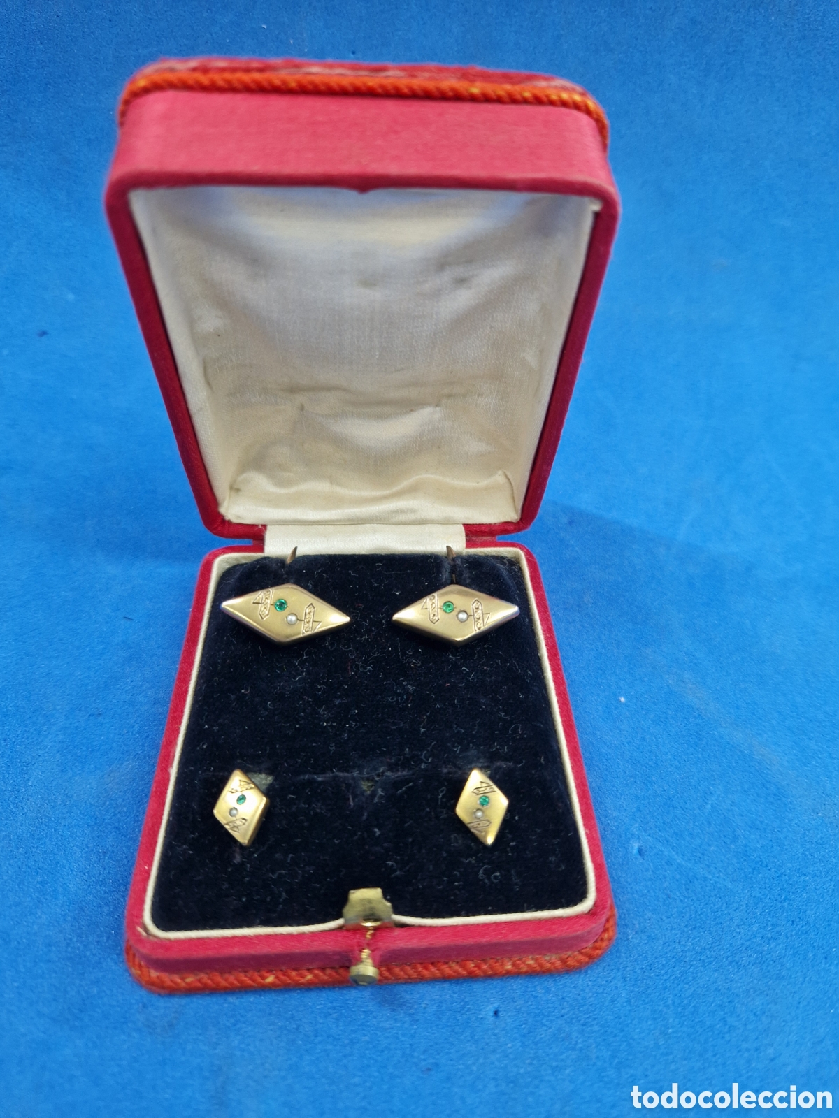 Antig&uuml;edades: Conjunto de gemelos y botones chapados en oro con piedras y perlas engastadas