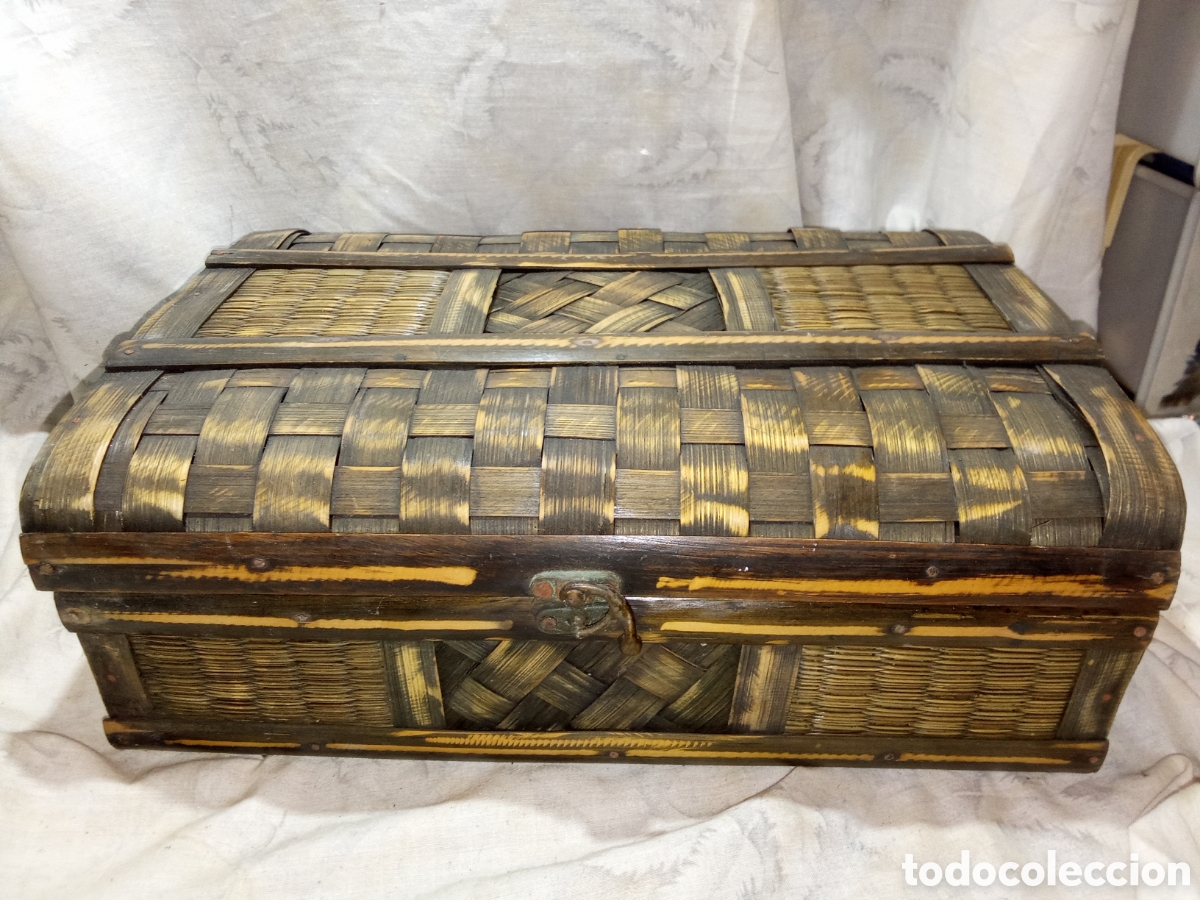 Antiques: BONITO BA&Uacute;L EN HOJA DE PALMA O SIMILAR
