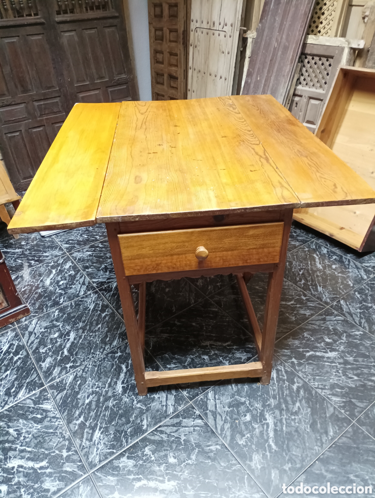 Antig&uuml;edades: MESA DE ALAS ANTIGUA