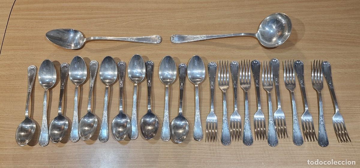 Antig&uuml;edades: Lote cubiertos Dalia 60. Alpaca ba&ntilde;ada en plata. 25 piezas