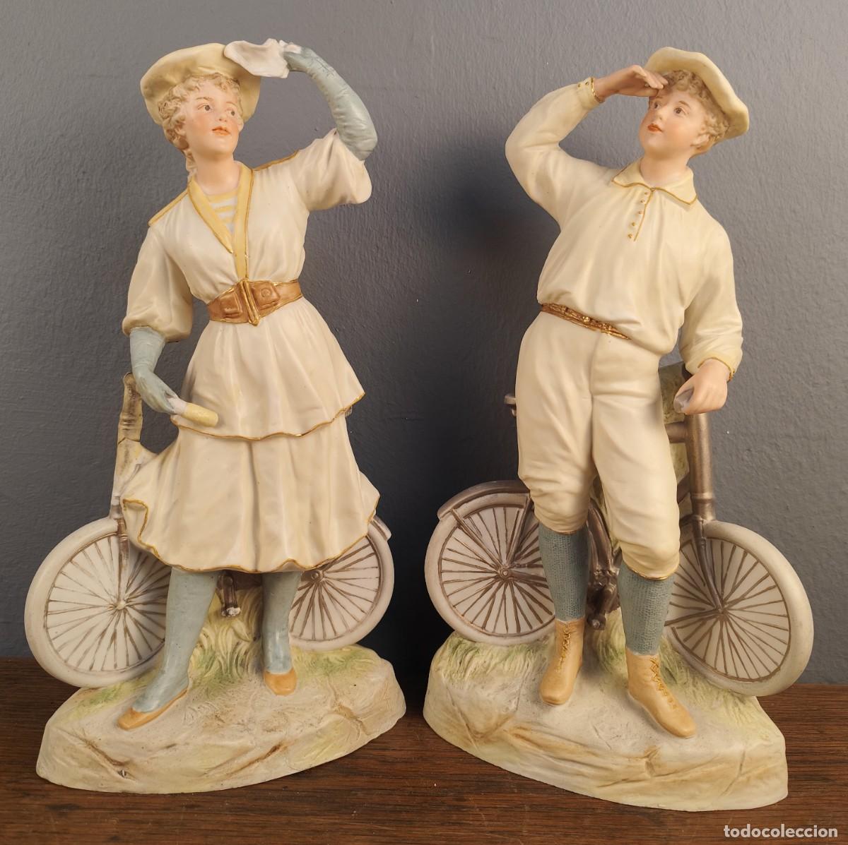 Antig&uuml;edades: Pareja de figuras de biscuit de gran tama&ntilde;o 32 cm de altura