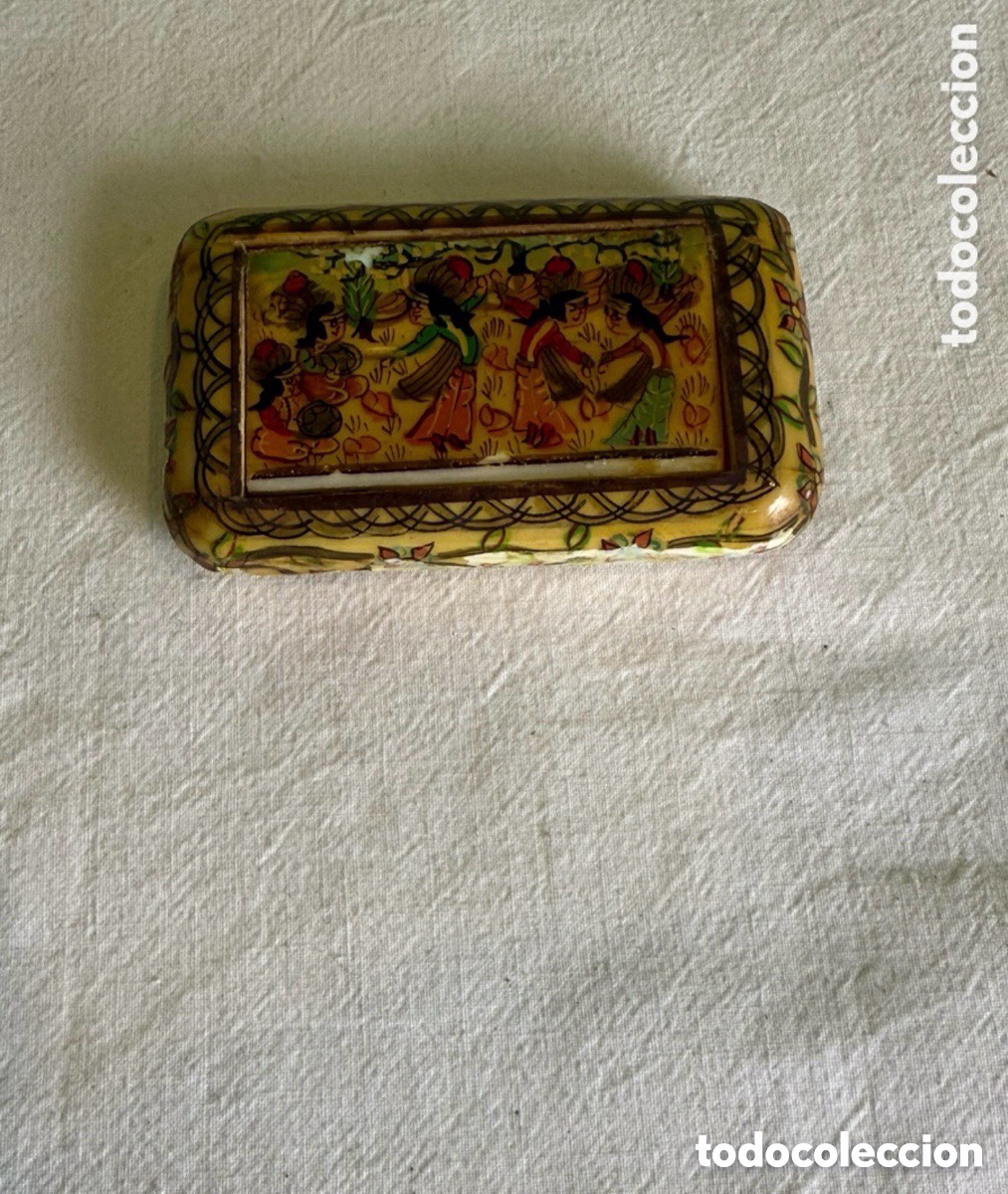 Antiquit&eacute;s: Antiguo joyero o caja de chucher&iacute;as artesanal de hueso pintada a mano, con un estilo turco otomano