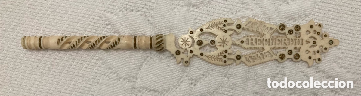 Antig&uuml;edades: Mango de hueso tallado decorado y dorado. A&ntilde;o recuerdo 1915. Muy bonito.
