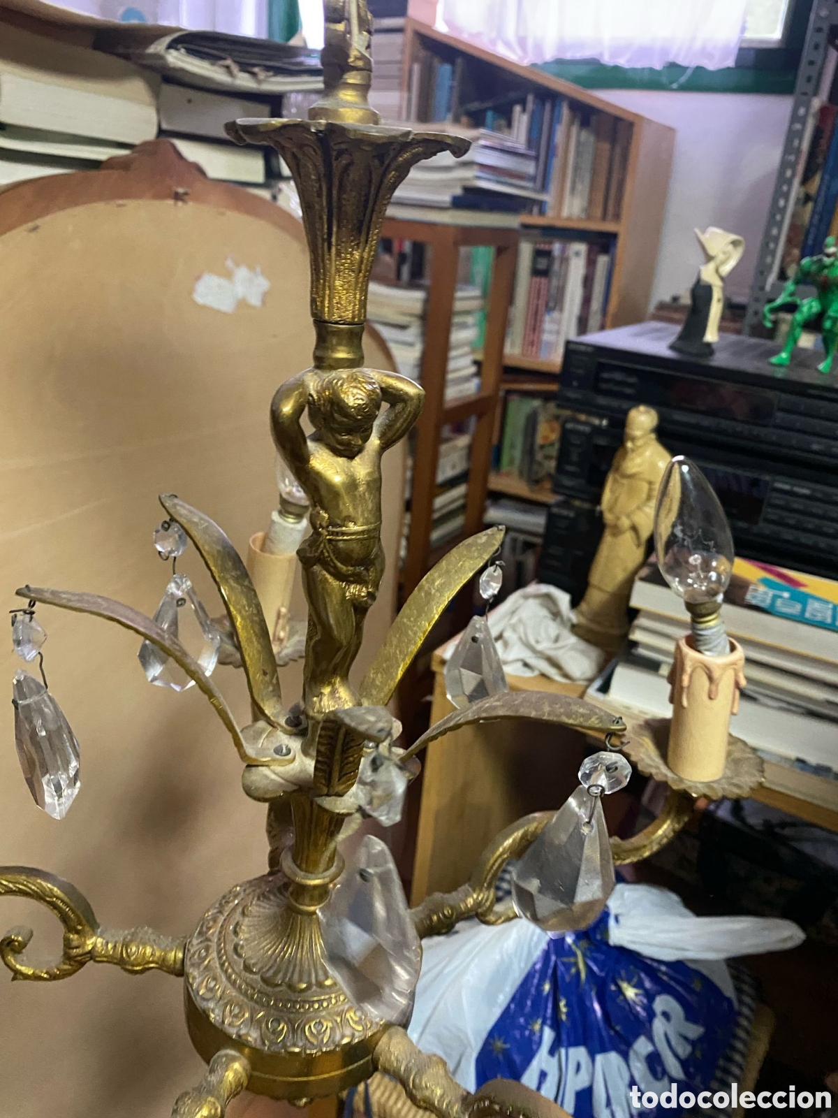 Antig&uuml;edades: L&aacute;mpara de ara&ntilde;a de bronce de cinco brazos con querub&iacute;n - Foto 6