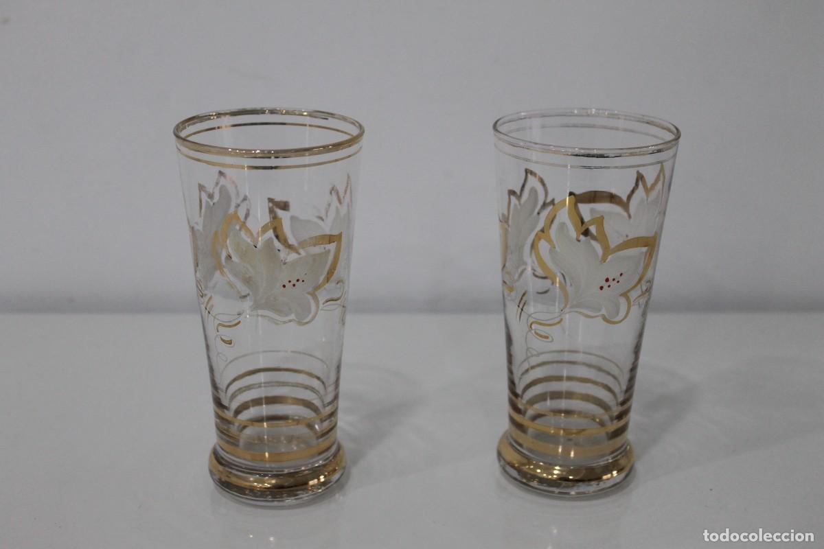 Antig&uuml;edades: 2 VASOS CRISTAL PINTADO A MANO - Foto 1