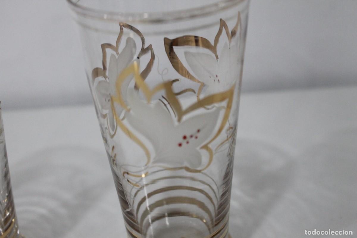 Antig&uuml;edades: 2 VASOS CRISTAL PINTADO A MANO - Foto 4