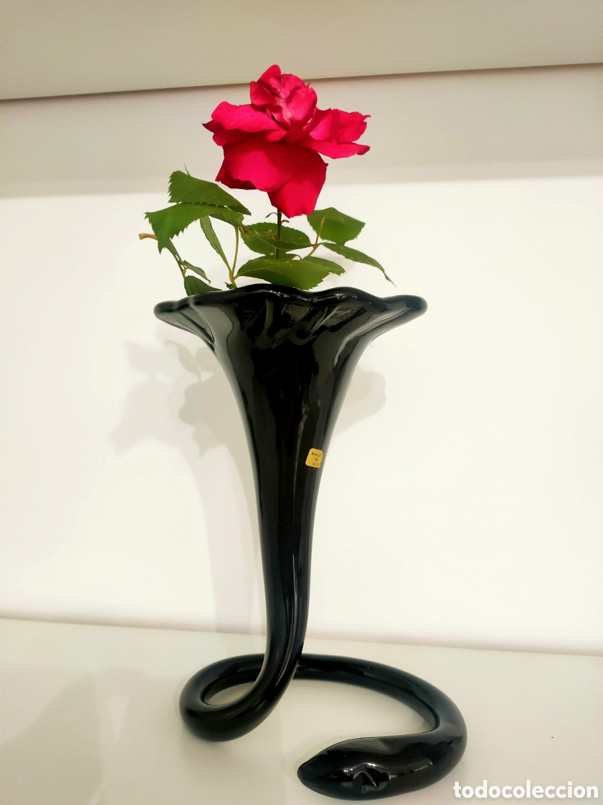 Antig&uuml;edades: Jarron/ Escultura made in italy con forma de flor en obsidiana negra