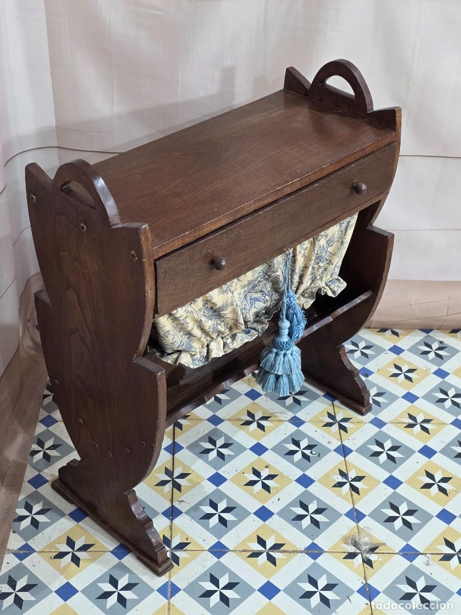 Antig&uuml;edades: Costurero de madera con cesta y caj&oacute;n - Foto 1