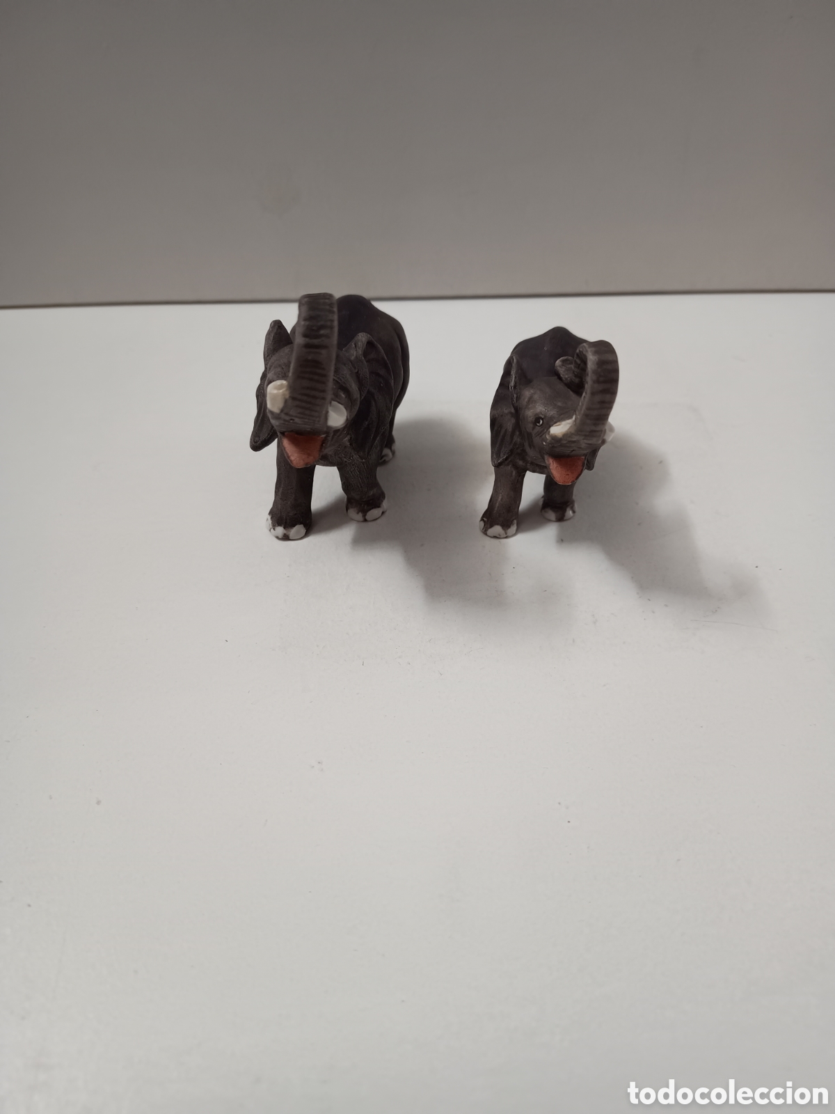 Antig&uuml;edades: DOS ELEFANTES DE PORCELANA - Foto 2