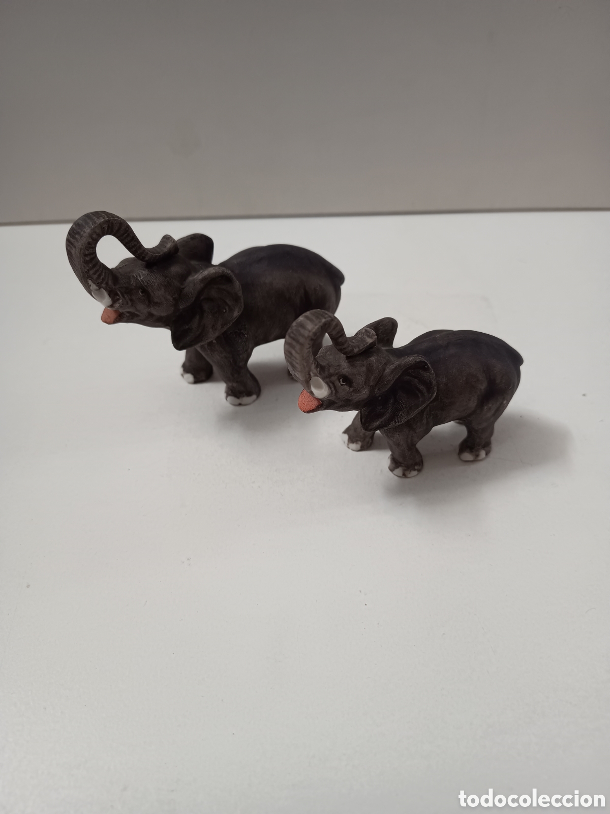 Antig&uuml;edades: DOS ELEFANTES DE PORCELANA - Foto 1