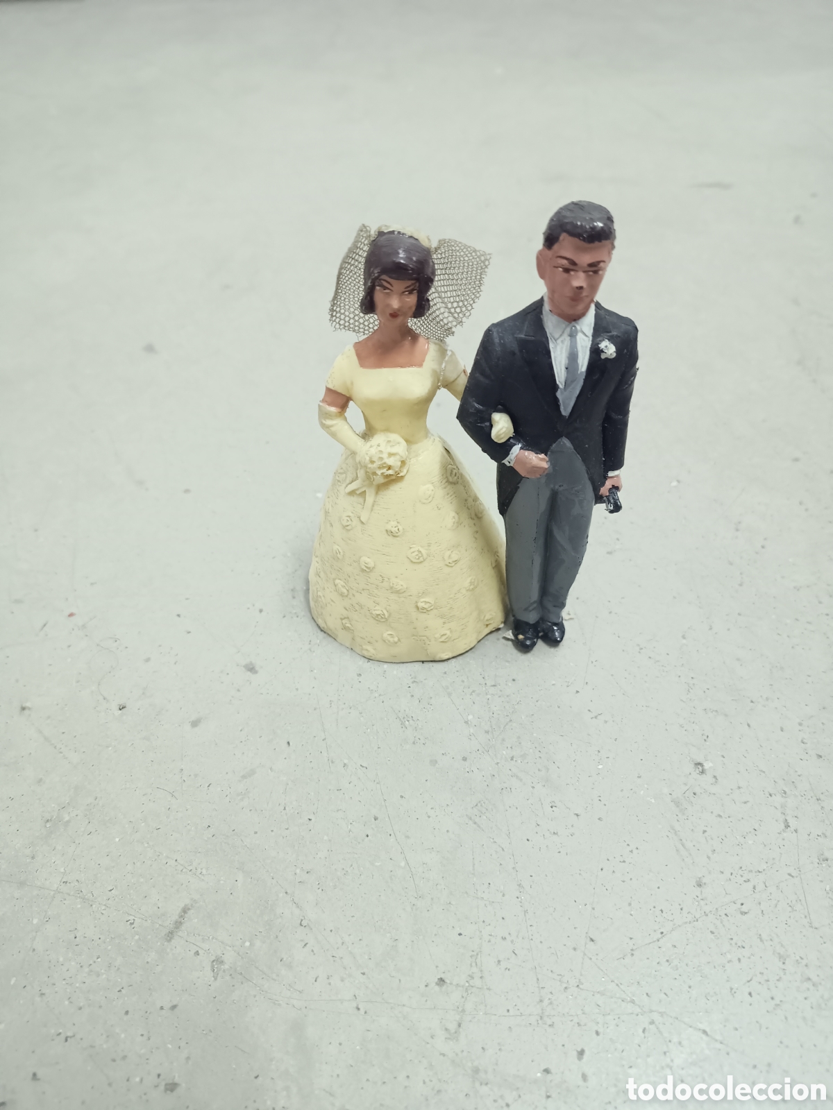 Antig&uuml;edades: PAREJA DE NOVIOS DE CELULOIDE - PASTEL DE BODAS - Foto 1