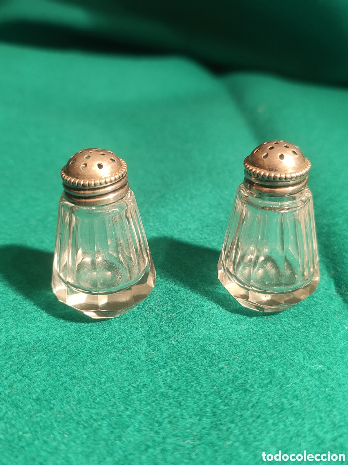 Antig&uuml;edades: PAREJA DE SALEROS EN PLATA DE LEY CON CONTRASTE.