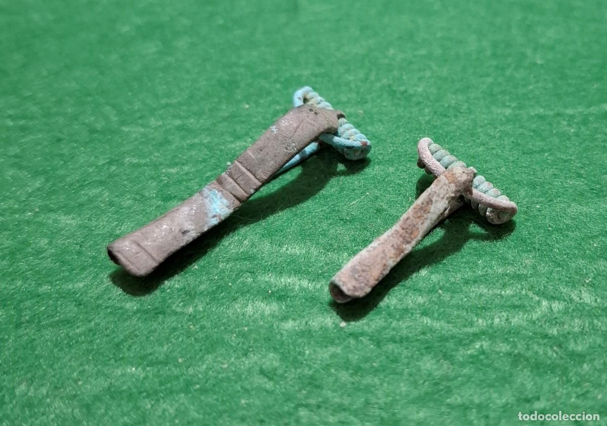Antig&uuml;edades: Lote de dos Fibulas Romanas del siglo I a IV a.C.