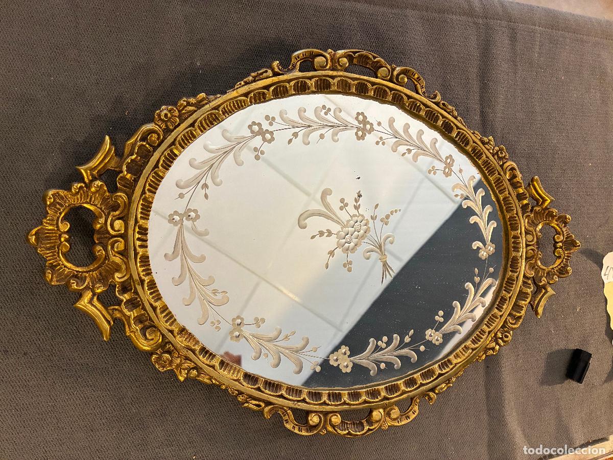 Oggetti Antichi: Bandeja de bronce con espejo glaseado decorado con flores mide 50x27 espejo 28 x 21 bien conservada