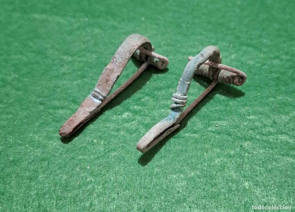 Antig&uuml;edades: Lote de dos Fibulas Romanas del siglo I a III a.C.