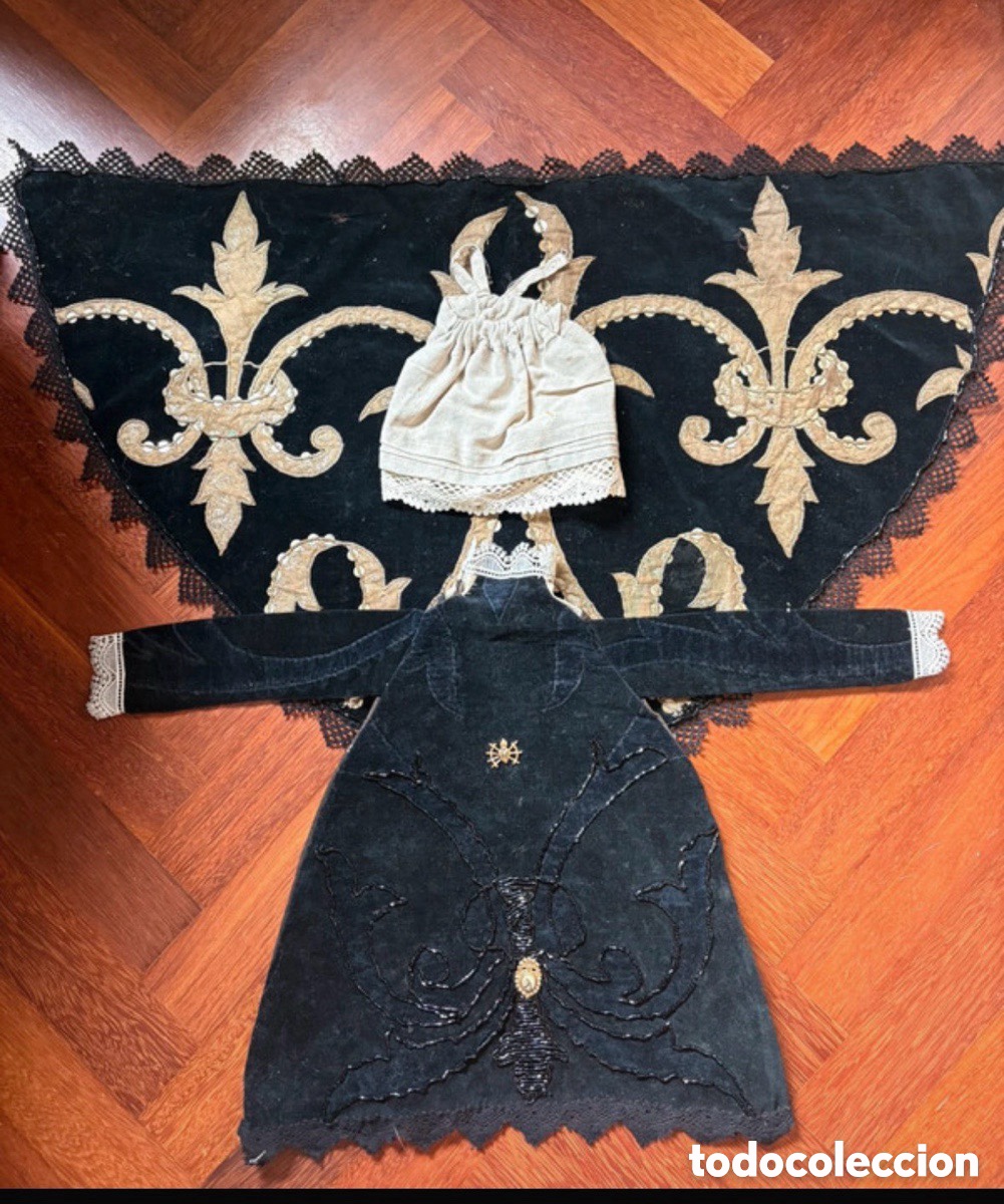 Antiguidades: Antiguo traje para virgen de vestir con enagua, pasamaneria y manto (A15)