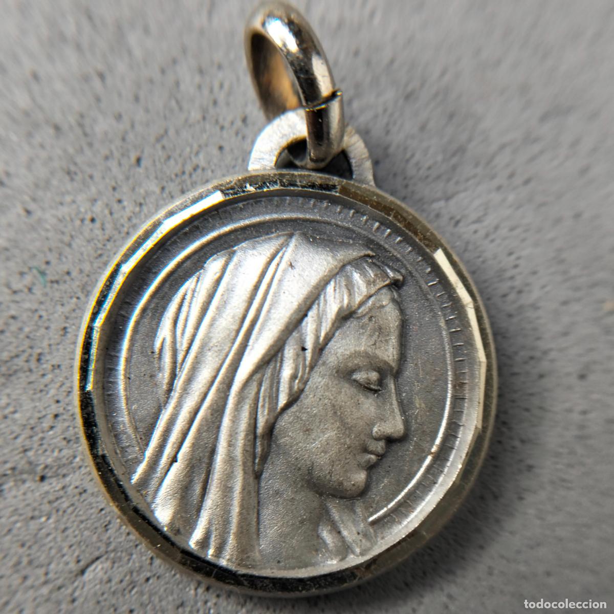 Antig&uuml;edades: Antigua medalla de Nuestra Se&ntilde;ora de Lourdes. A&ntilde;os 60 - 70