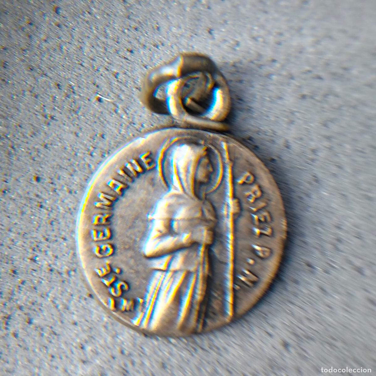 Antiguidades: Antigua medalla de Santa Germana (St Germaine) patrona de las v&iacute;ctimas de abusos. 1r tercio siglo XX