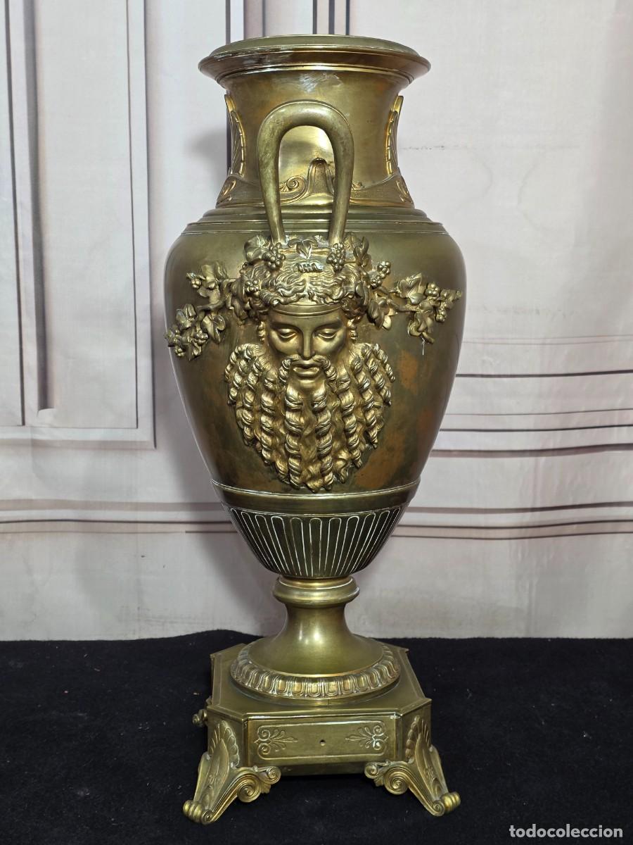 Antig&uuml;edades: Gran jarr&oacute;n de bronce franc&eacute;s estilo neocl&aacute;sico Medici de mediados del siglo XIX.