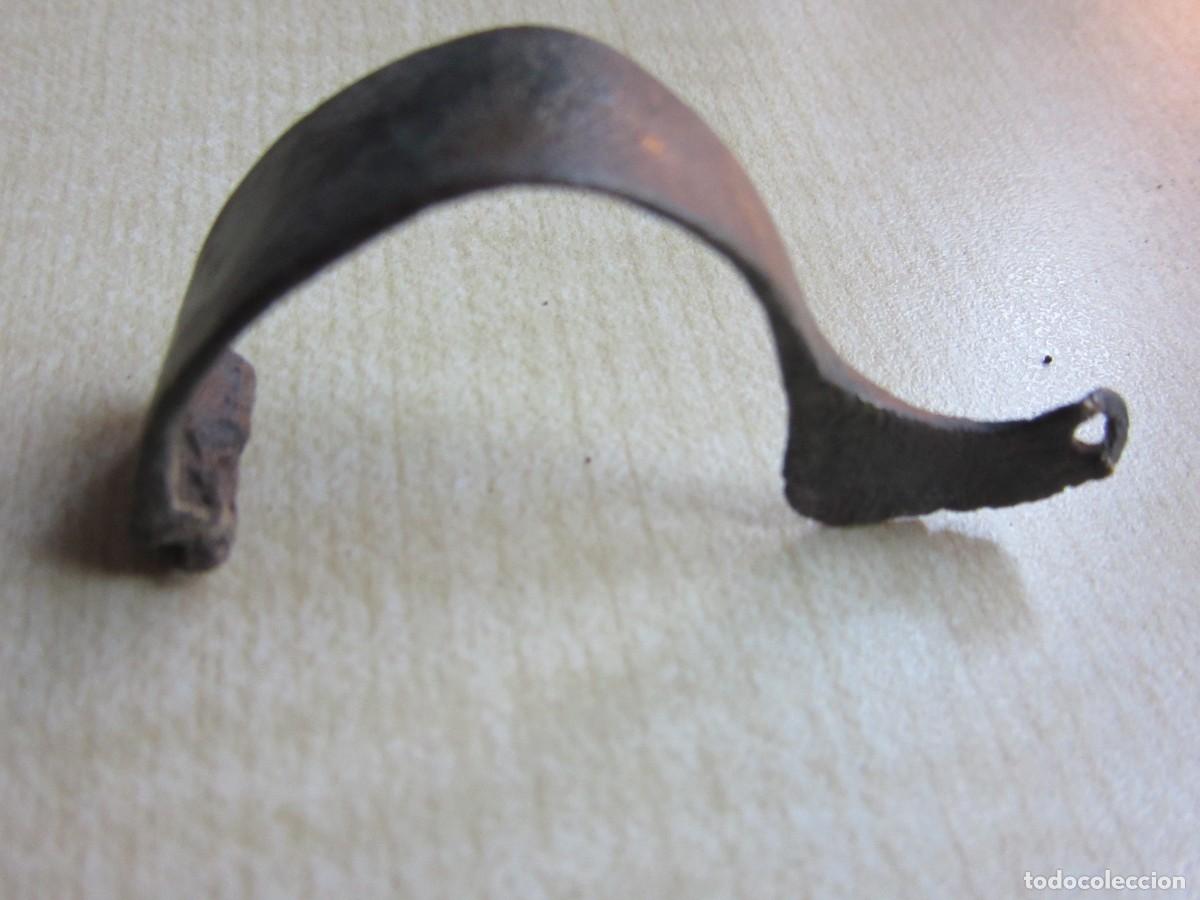 Antiquit&eacute;s: Arco de f&iacute;bula de Bronce &Eacute;poca romana Medidas 4,8 cm