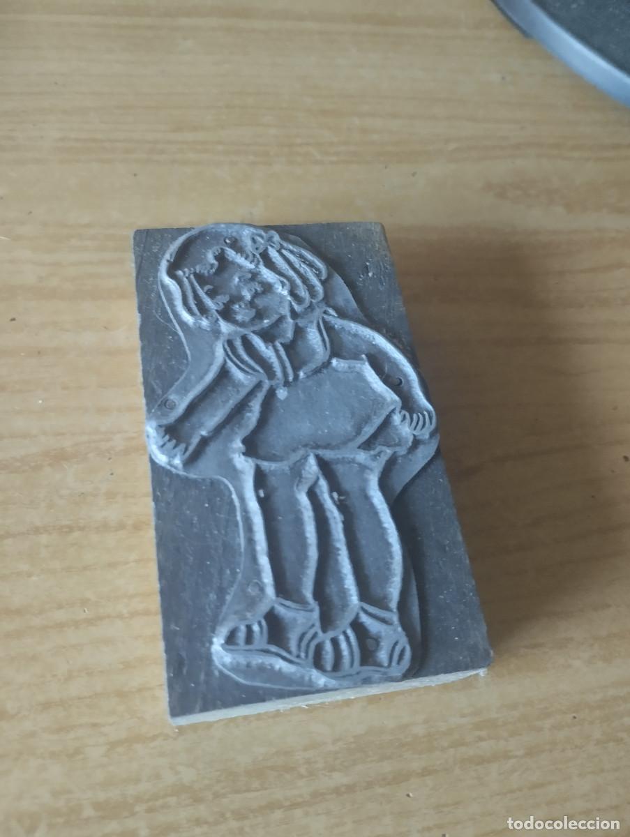 Antig&uuml;edades: taco de madera para imprenta de ni&ntilde;a o mu&ntilde;eca